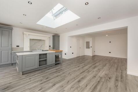 Kitchen/dining/sitting/family room