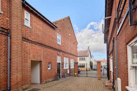 1 Eversley Court 2.jpg