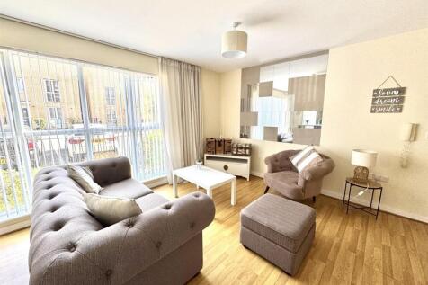 2-bed flat on Stanza Court, Liverpool, £850/mo