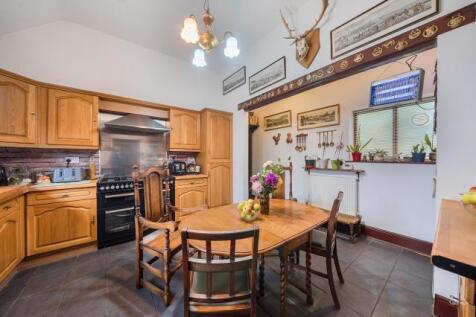 Kitchen/Dining Area