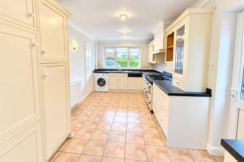 Holmsdale Close, Westcliff-on-Sea, Essex, SS0 photo 4