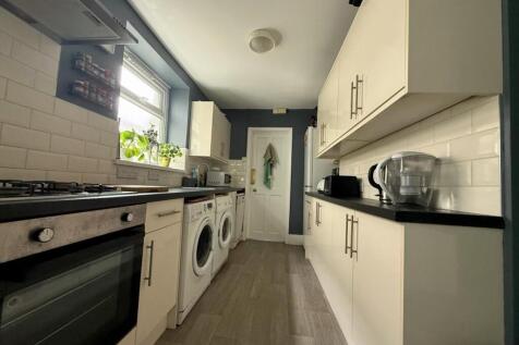 plym kitchen .JPG