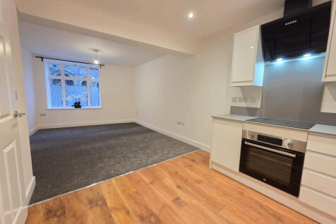 2 Bed Maisonette Flat