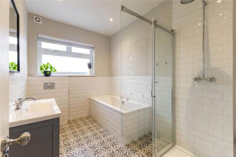 4 bed, 2 bath Terraced in belfast - Photo 13