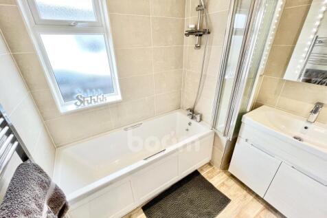 Heatherbank Park, Neilston bathroom