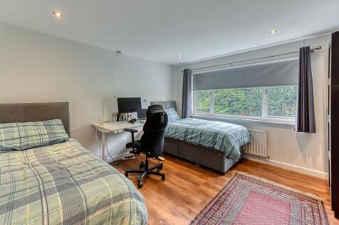 1 Saxon Court-bed2.jpg