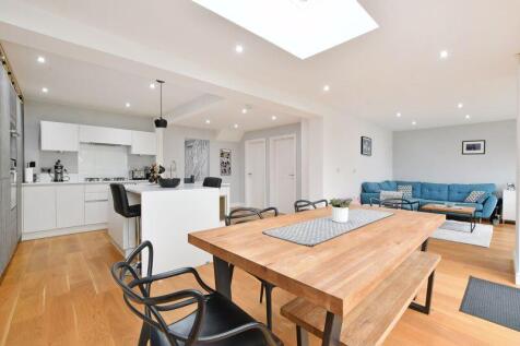 Open Plan Family Dining Kitchen 