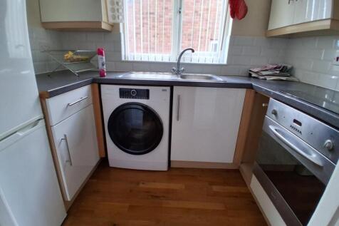 Laing Close, Hainault photo 3