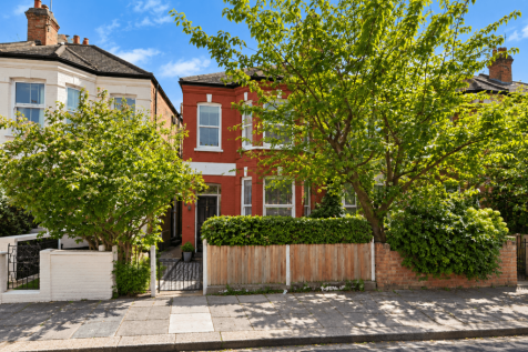 Studio Flat To Rent in Cricklewood.