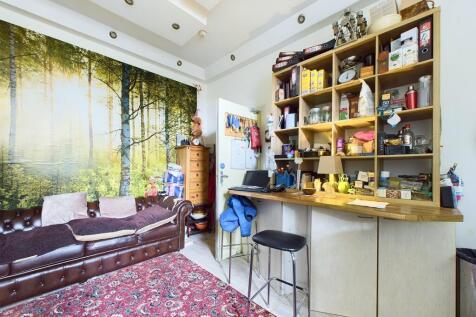 CAM03185G0-PR0079-STILL004