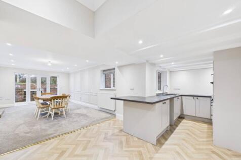 Open Plan Kitchen/Living Area