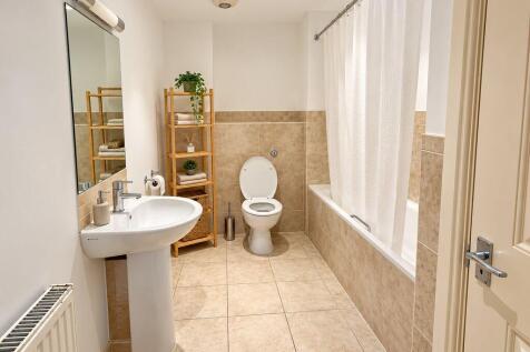 One bedroom Flat, Narev Court, Cedar Avenue, Enfield EN3 photo 4