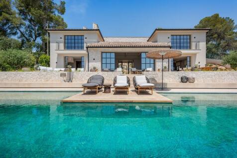 Pool and Exterior (2