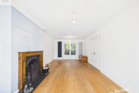 CAM03218G0-PR1158-STILL011