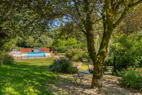 17 Trees To Swimming Pool 12 Sheplegh Court Blacka