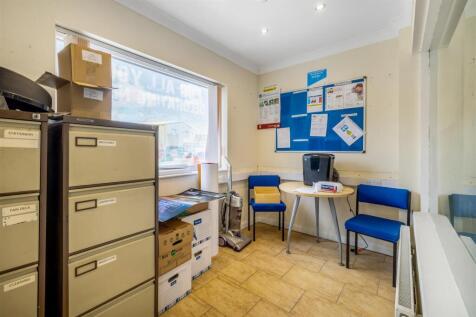 Johnstone Decorating Centre, Nelson Way (Boston)-7