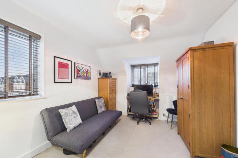 CAM01354G0-PR0629-STILL006