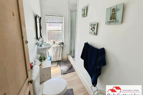 FIRST FLOOR SHOWER ROOM