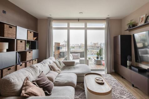 Chorley Court, E14