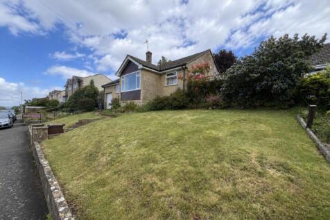 8 orchard leaze - front444.jpeg