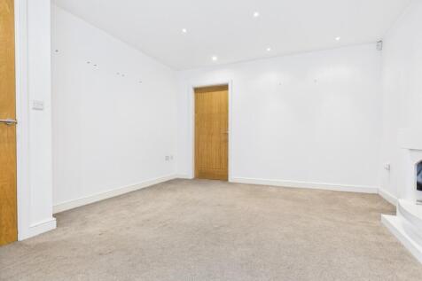 CAM03729G0-PR0113-STILL016