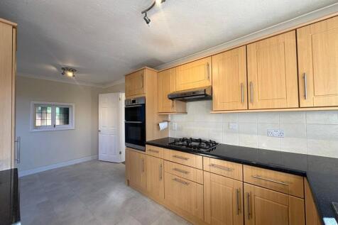Pevensey Way, Frimley, Camberley, Surrey, GU16 photo 3
