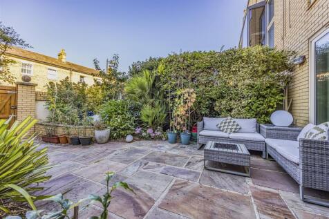 10 Admiral Square, Nelson Road, Southsea-PorticoMa