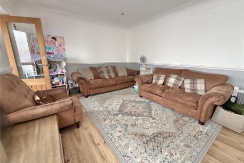 Autumn Grove, BIRKENHEAD, CH42 photo 4