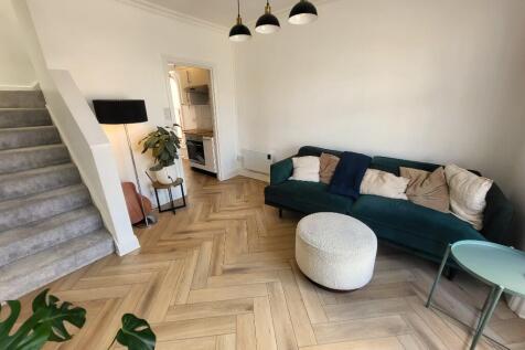 Living Rm &amp; Kitchen 