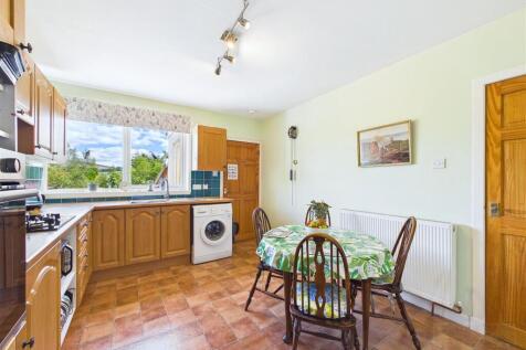 Kitchen / Dining Area