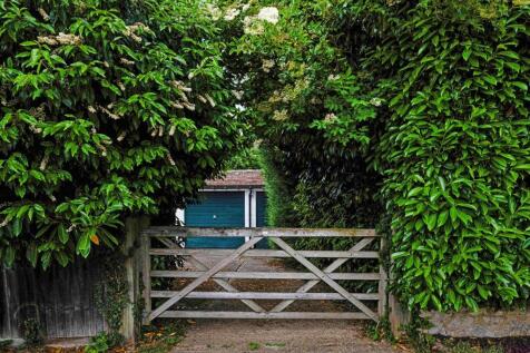 WOODCOTE HURST, 19-45.jpg