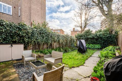 Clissold Cres 56 - 10.jpg