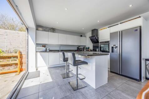 3 Dunkirk Rise, Southbourne-Small-PorticoMarketing