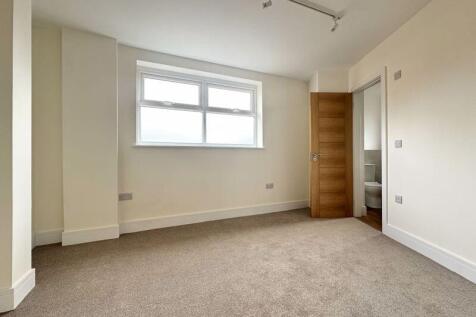 Tylers Court, Cranleigh photo 3