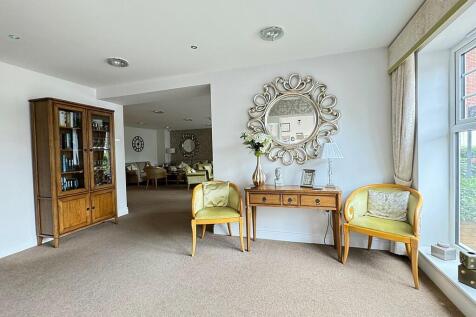 Residents Entranc...