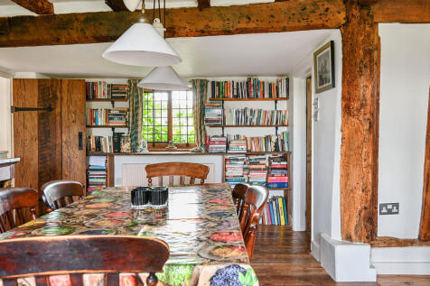 THE COTTAGE - HOG...