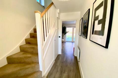 Hammond Close, Langdon Hills, Basildon photo 3