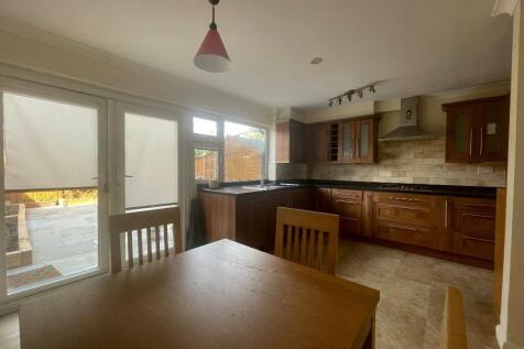 Ashurst Drive, Ilford, London, IG6 photo 3