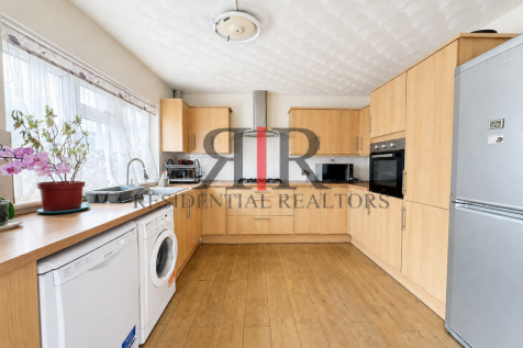 Headley Drive,  Ilford, IG2 photo 3