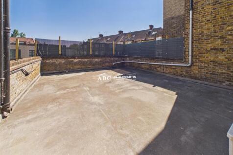 CAM03827G0-PR0170-STILL010.jpg