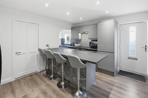 Kitchen 2.jpg