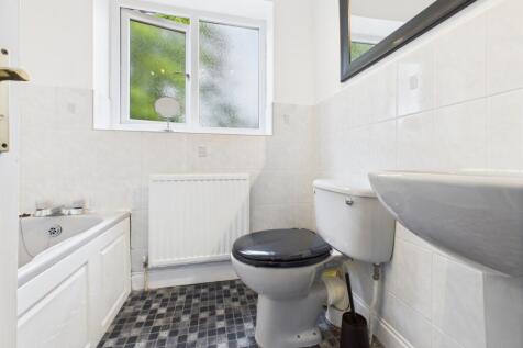 CAM03729G0-PR0110-STILL035