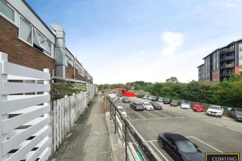 Exterior &amp; Rear Car park