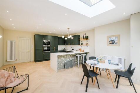 169 Peterborough Road furnished-23.jpg