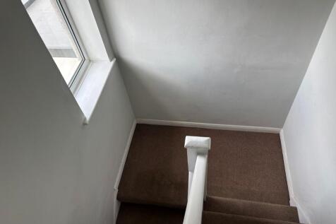 Silverdale Drive, Leicester, Leicestershire, LE4 photo 3