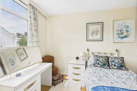 CAM03974G0-PR0135...