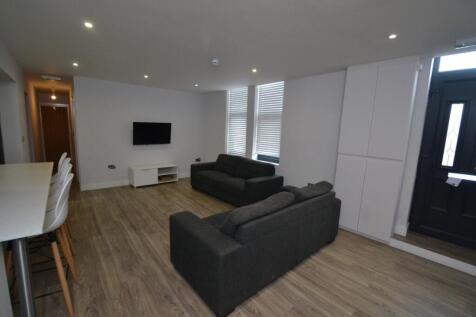 6-bed flat on 12, Standish Road, Fallowfield, Manchester, M14, £4,434/mo