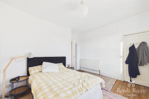 West Croft, Wyke, Bradford, West Yorkshire, BD12 photo 3