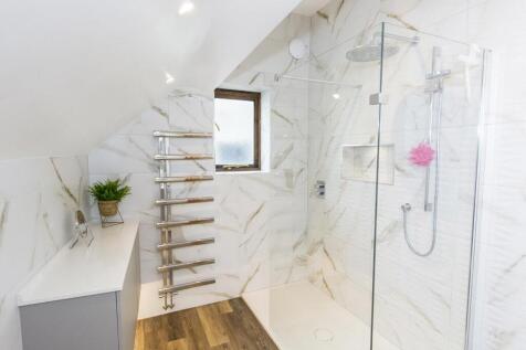 Shower Room (Photo Two)