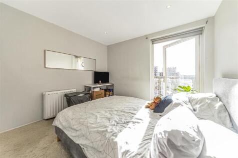 Viridian Apartments, Battersea Park Road, SW8 photo 4